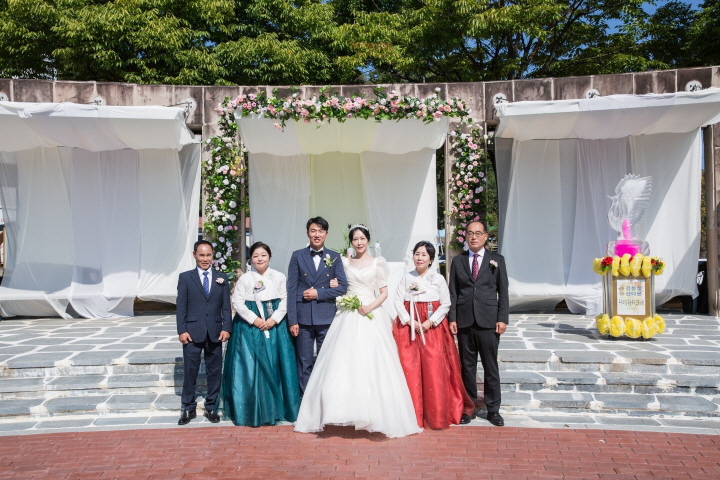 [꾸미기]2-2 사진(신혼부부, 결혼축의금 장학금 기탁).jpg