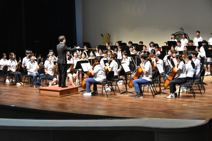 [꾸미기]청하중-포항전국합주경연대회 연주장면.jpg